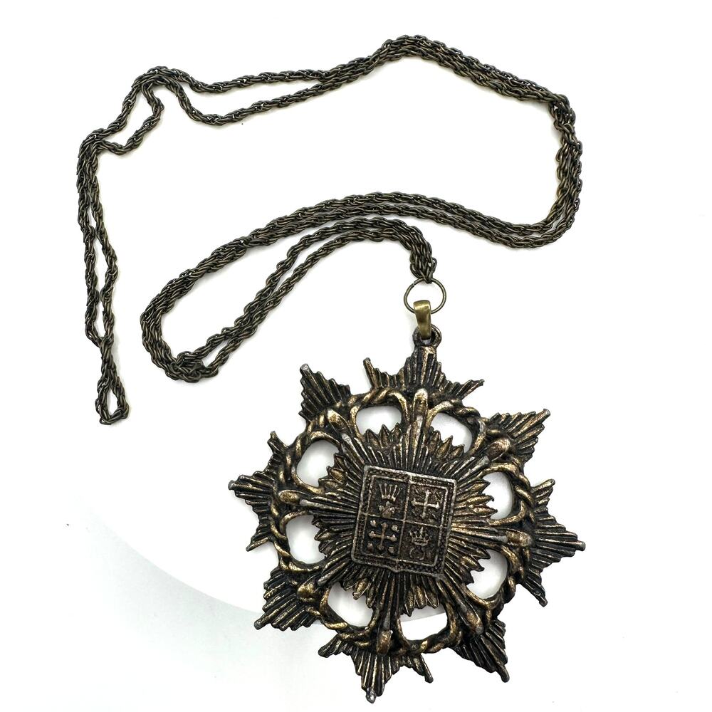 Vintage 1940s gold tone Heraldic crest shield coat of arms pendant necklace - Picture 2 of 7